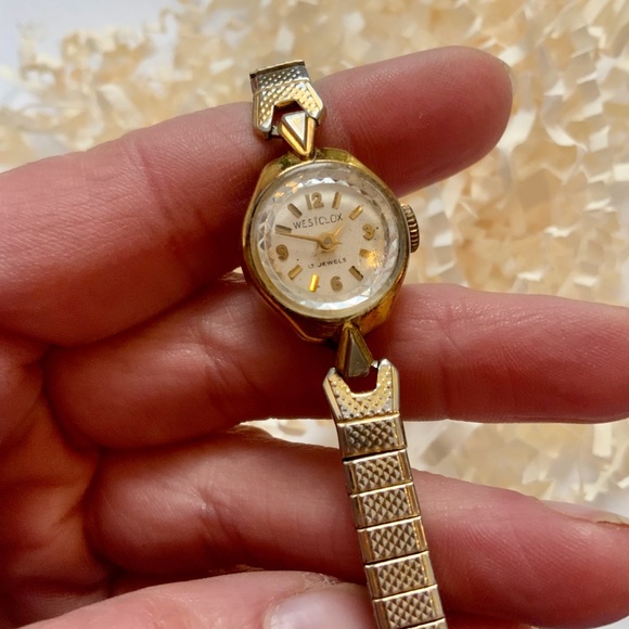 Vintage Westclox 17 Jewels Ladies Textured Gold Tone Wristwatch - Picture 5 of 15